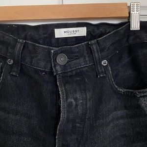 Moussy jeans Black/gray frayed bottom size 27